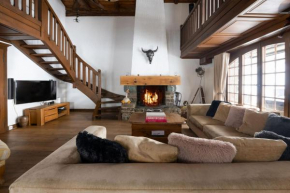 Chalet Falcon - Luxury Swiss Retreat with Hot-Tub